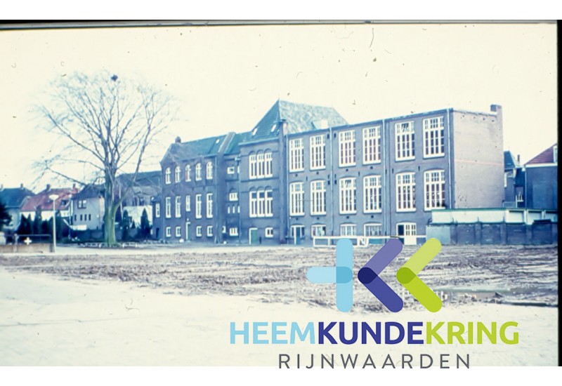 Lobith (48) Markt- Kerkepad achterkant Mariaschool